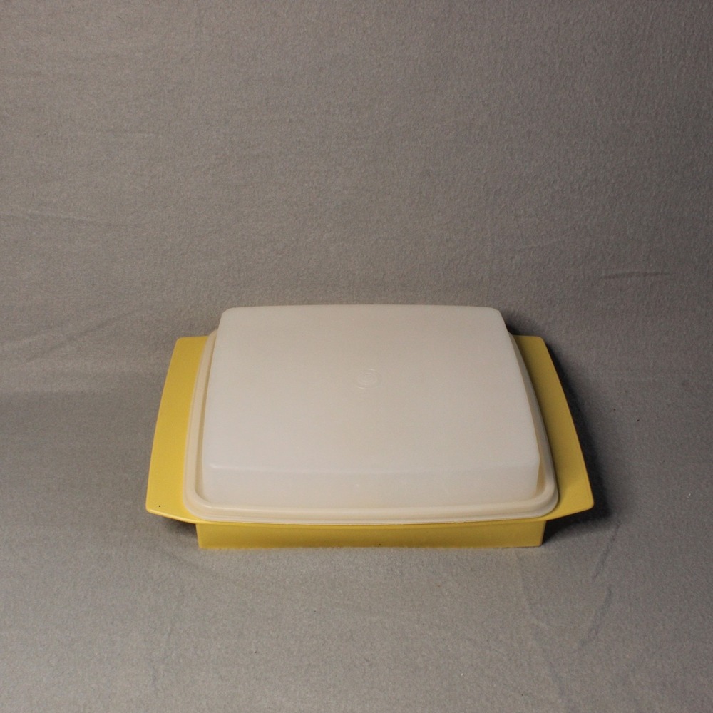 Vintage Tupperware Harvest Yellow Deviled Egg Tray with Sheer Lid 16 Slot - Picture 3 of 4